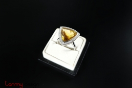White gold ring attached with yellow beryl
